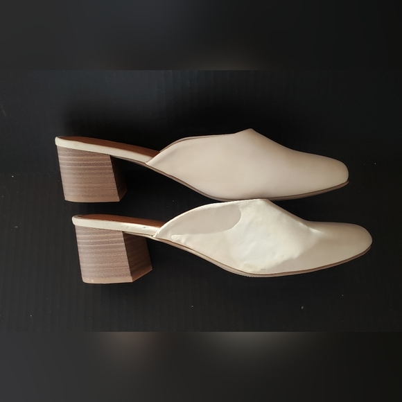 Universal Thread Cream Mules. Size 11 - Picture 2 of 4